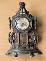 Antieke Koperen Klok met Florale en Kroonachtige Details, Ophalen of Verzenden