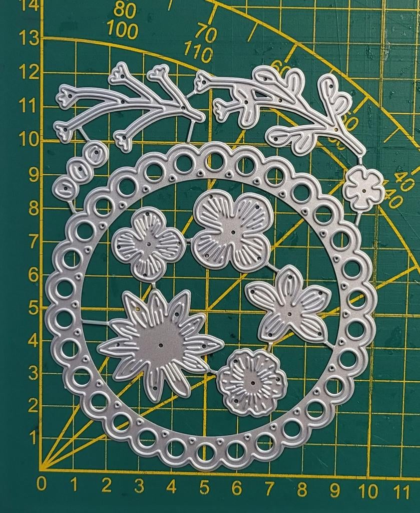 Snijmal rond bloemenframe/ bloemen  en takjes, Ophalen of Verzenden, Nieuw, Overige thema's, Pons of Mal