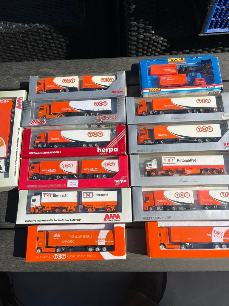 1:87 Herpa Schuco AWM Edocar partij ‘TNT’, Hobby en Vrije tijd, Modelauto's | 1:87, Ophalen of Verzenden, Zo goed als nieuw, Bus of Vrachtwagen