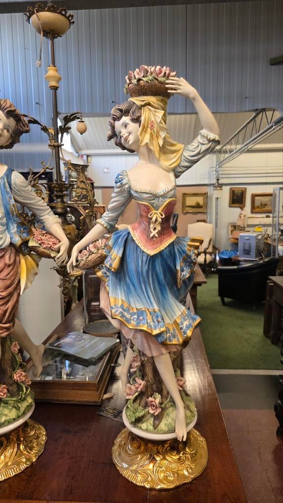 2 Zeer Grote Capodimonte Porseleinen Beelden 125 cm Hoog, Ophalen