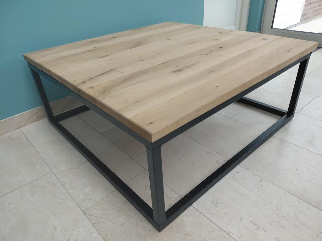 Industriële salontafel 100cm x 100cm met rustiek eiken blad, Ophalen, 100 tot 150 cm, 50 tot 100 cm, Zo goed als nieuw