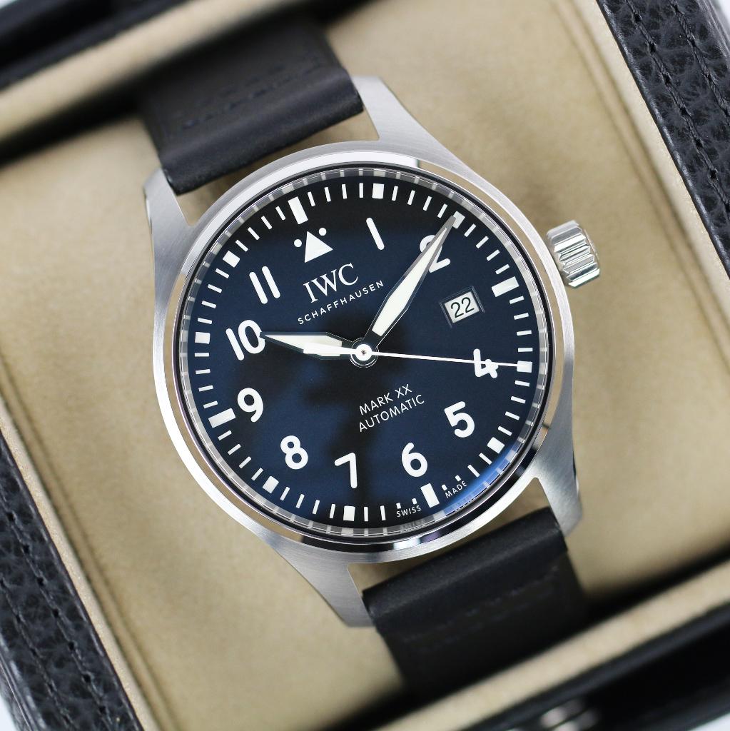 IWC Pilot Mark XX 40 (99% NIEUW/ 12-2022), Sieraden, Tassen en Uiterlijk, Horloges | Heren, Overige merken, Leer, Staal, Polshorloge