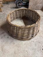 Donkere rieten mand, Ophalen, Gebruikt, Mand, Rond