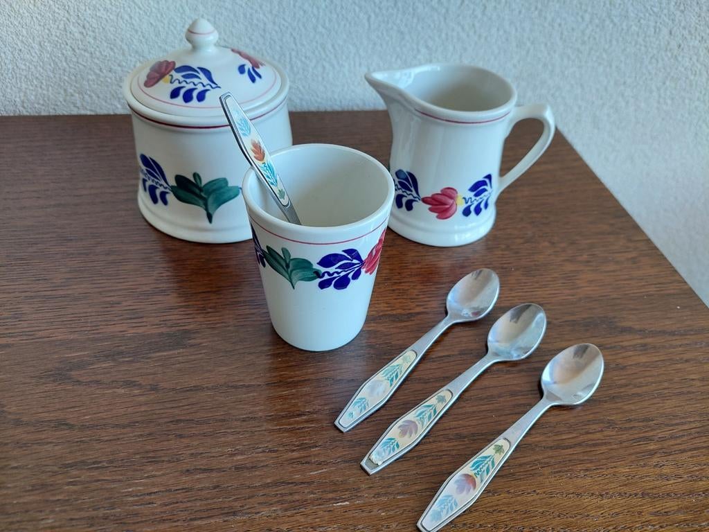 Boerenbont suikerpotje, melkkannetje en theelepeltjes, Huis en Inrichting, Keuken | Servies, Ophalen of Verzenden, Aardewerk, Boerenbont