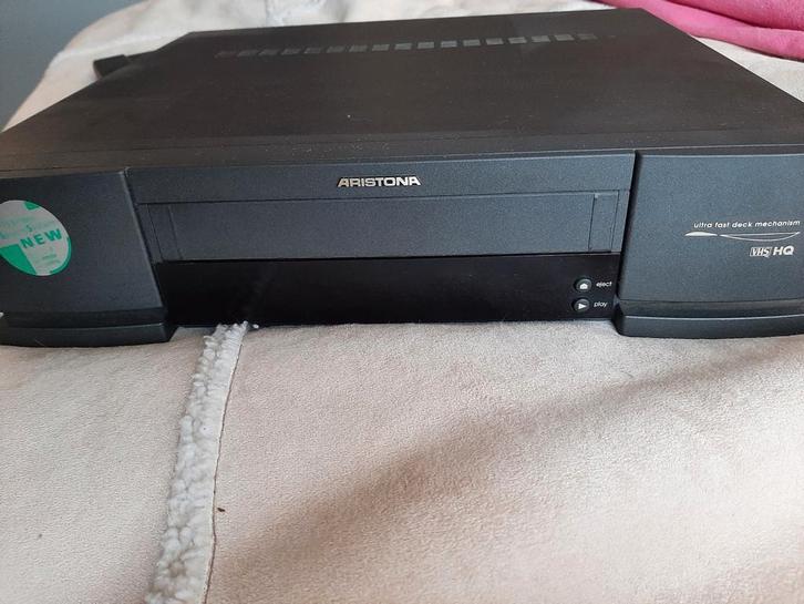 Aristona VHS videorecorder 3 koppen - moet schoongemaakt, Audio, Tv en Foto, Videospelers, Gebruikt, VHS-speler of -recorder, Ophalen