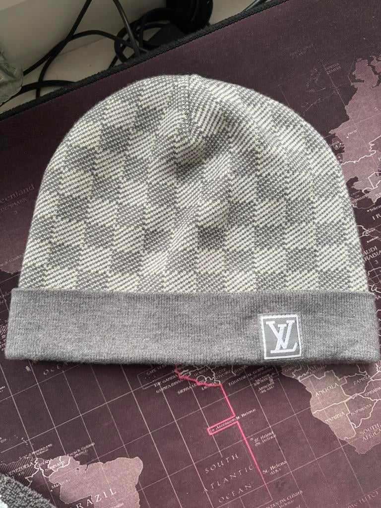Muts grijs, Ophalen, Zo goed als nieuw, Overige maten, Muts