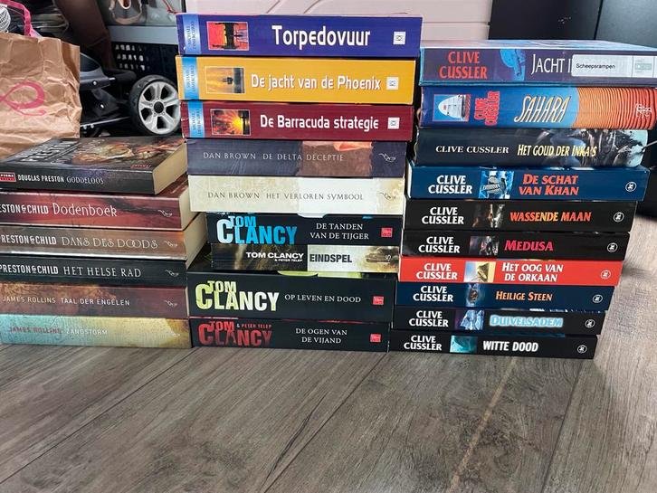 30 thrillers, Clive Cussler, Dan Brown, Tom Clancy, Boeken, Thrillers, Gelezen, Nederland, Ophalen of Verzenden
