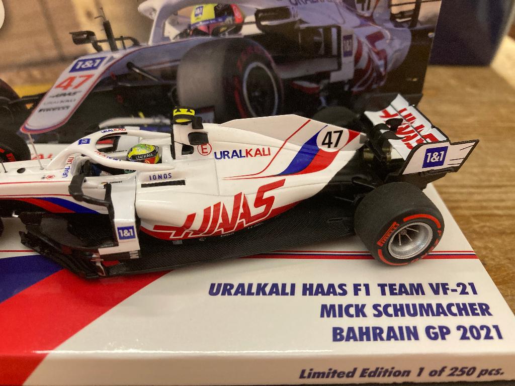 ✅ Mick Schumacher 1:43 Bahrain GP 2021 Haas F1 VF21 250pcs, Ophalen of Verzenden, Nieuw, Formule 1