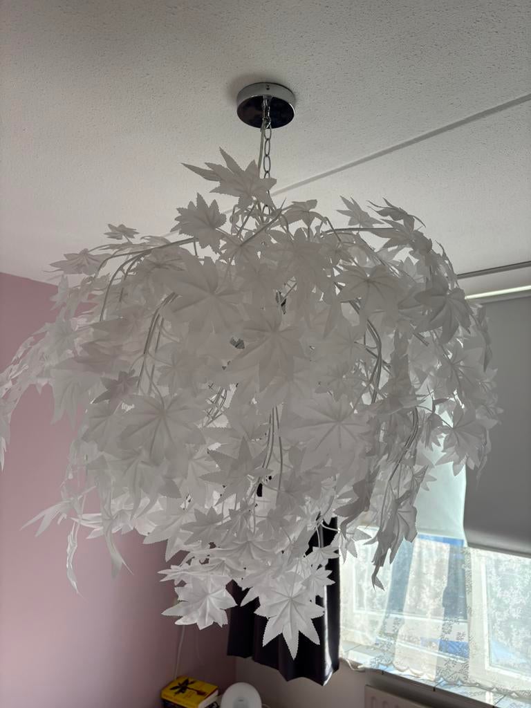 Exclusieve witte hanglamp met bladmotief, Ophalen of Verzenden, Zo goed als nieuw