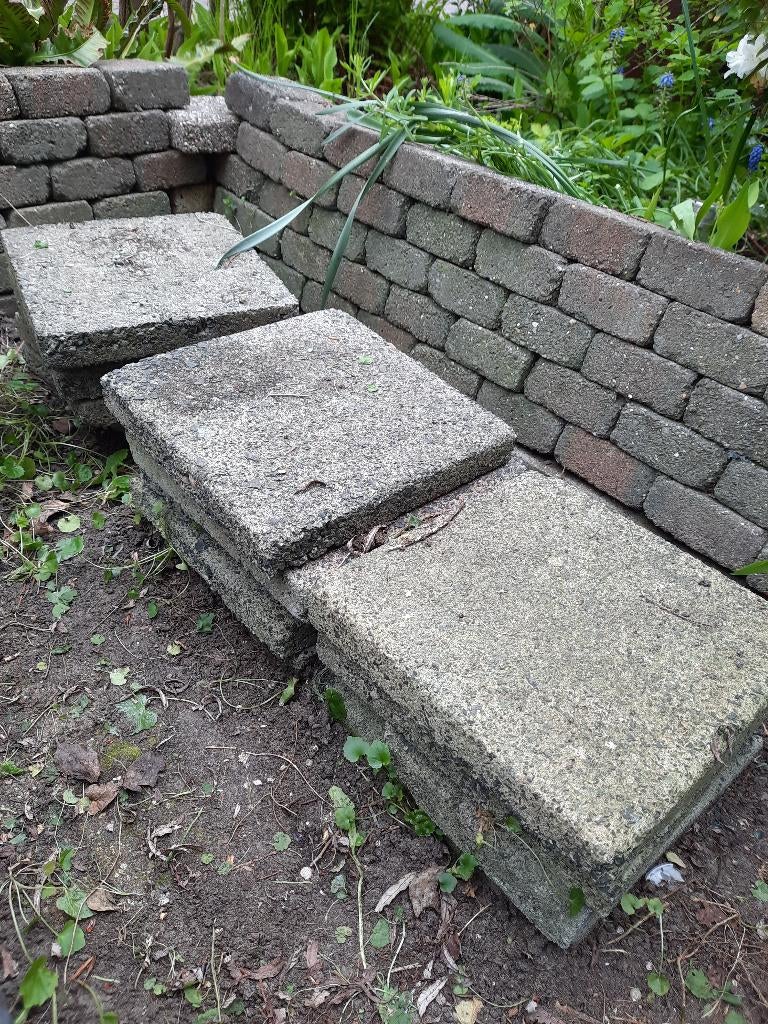 Gratis af te halen stoeptegels (12 stuks), Ophalen, Gebruikt, Beton, Overige typen