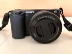 Sony ZV-E10 + 16-50mm f/3.5-5.6 PZ OSS (met 3 accus), Compact, Ophalen of Verzenden, Zo goed als nieuw, Sony