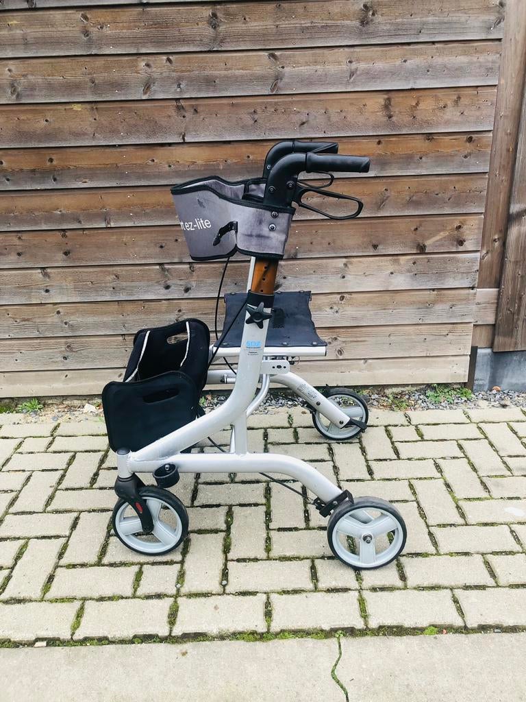 Rollator lichtgewicht met tas, Diversen, Rollators, Ophalen of Verzenden, Lichtgewicht, Gebruikt