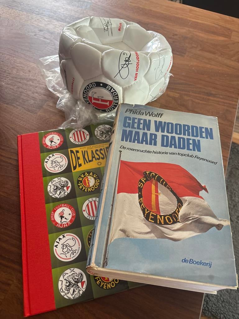 Feyenoord Collectie: Boeken & ongebruikte Bal, Ophalen, Gelezen, Balsport