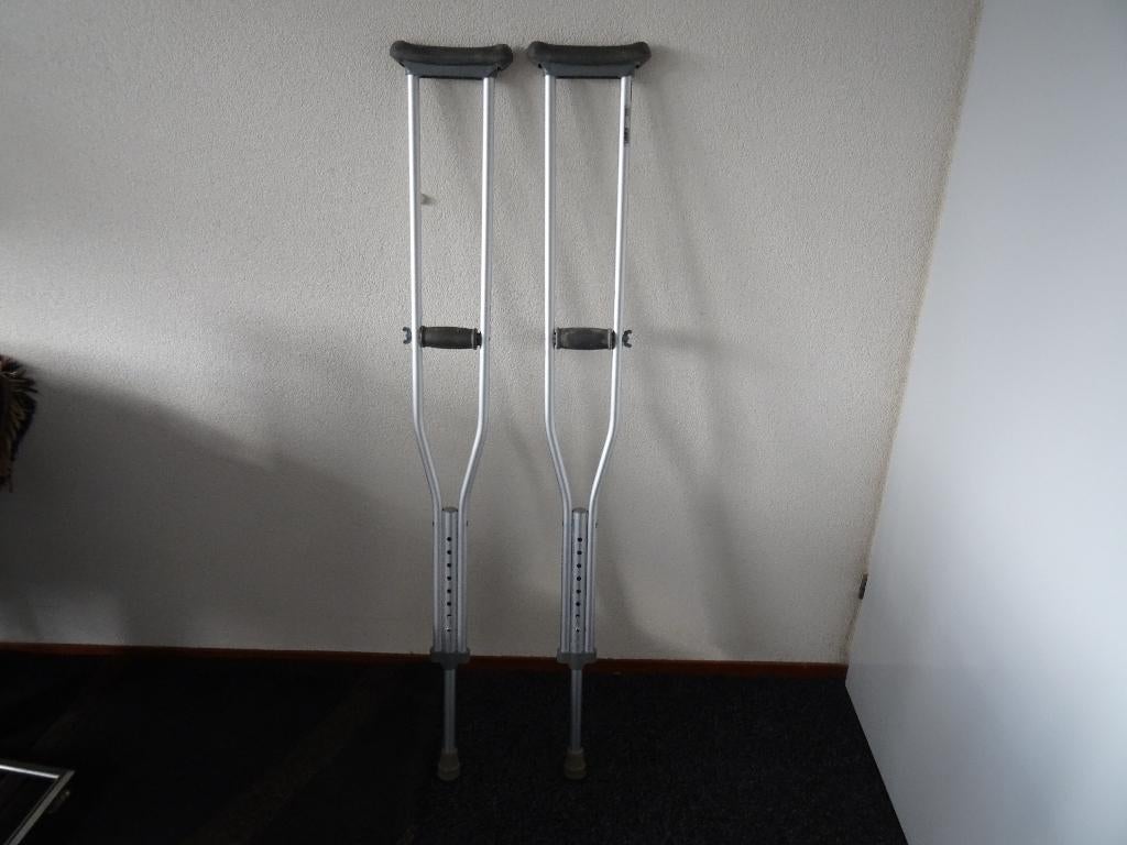 okselkrukken, Ophalen, In hoogte verstelbaar, Zo goed als nieuw