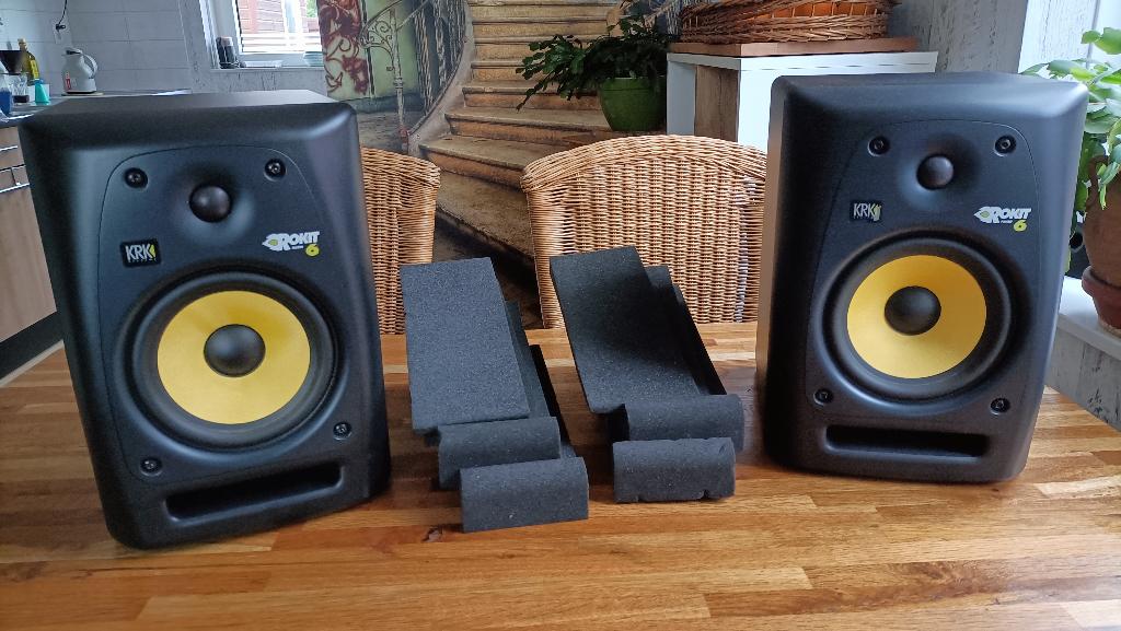 KRK Rokit 6 RPG2 Aktive Studio Monitoren + Devine mon pad`s, Overige merken, Gebruikt, Ophalen of Verzenden, 120 watt of meer