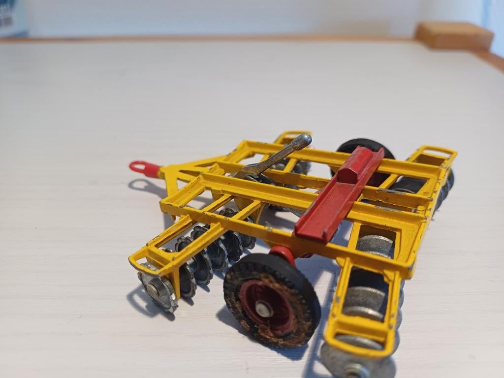 Britains Corgi Toys schijveneg, Hobby en Vrije tijd, Modelauto's | 1:32, Ophalen of Verzenden, Gebruikt, Auto, Corgi