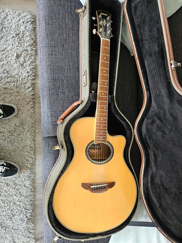 Yamaha APX700 gitaar met koffer, Ophalen, Gebruikt, Western- of Steelstringgitaar, Met koffer
