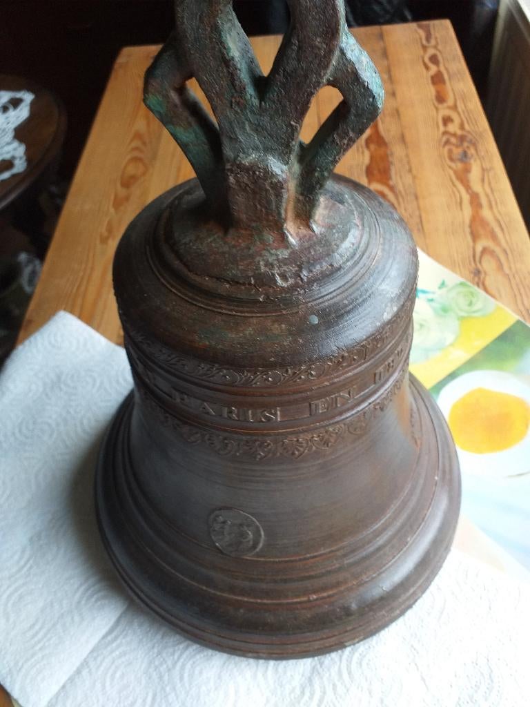 luidklok in brons, Ophalen