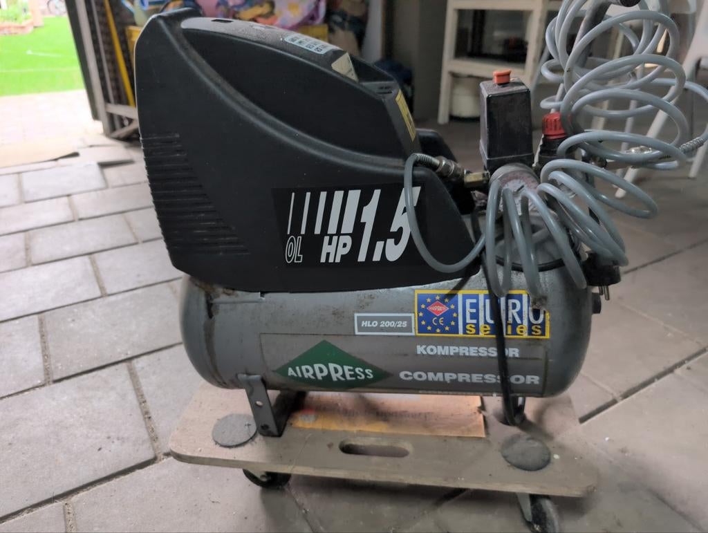 Airpress compressor 1.5 HP, Doe-het-zelf en Verbouw, Compressors, Ophalen, Gebruikt, Minder dan 200 liter/min, Olievrij