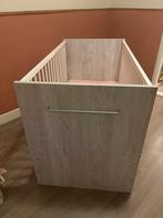 Mooi babybedje, maar 2 spijlen zijn gebroken., Kinderen en Baby's, Babywiegjes en Ledikanten, Ophalen of Verzenden, Gebruikt, Ledikant