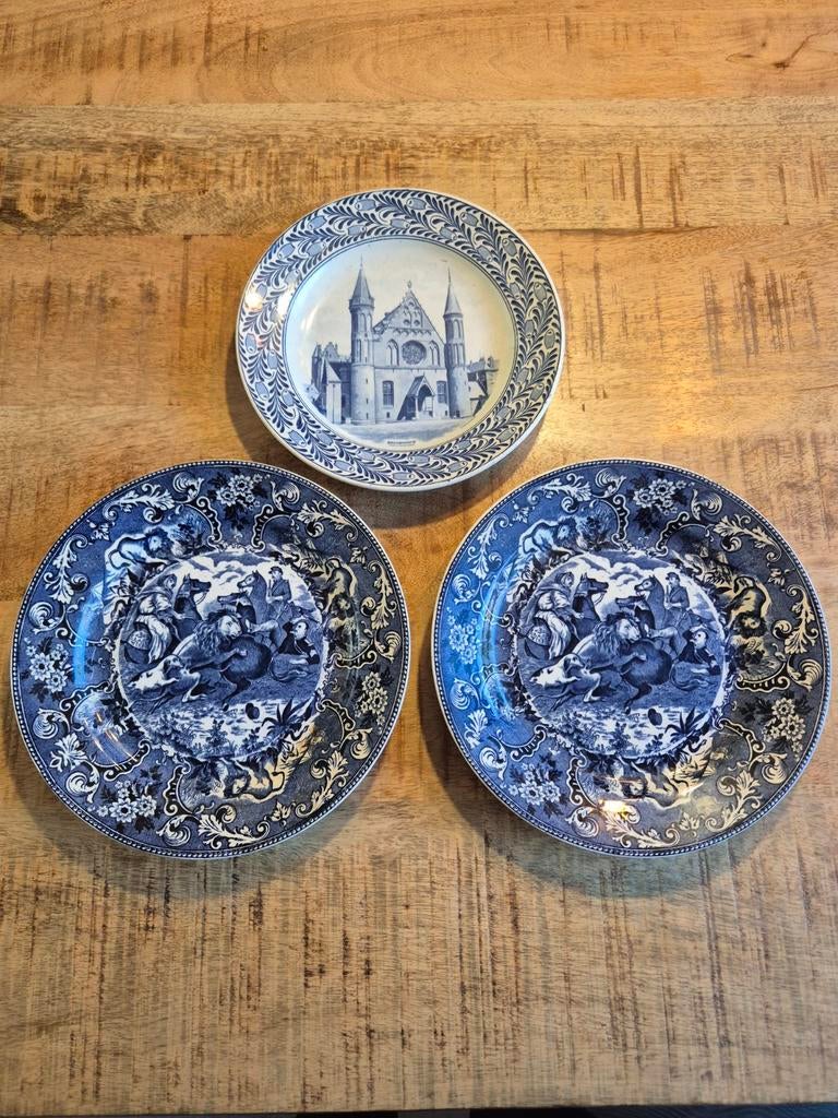 3x Maastrichts Aardewerk bordjes Petrus Regoute &co, Ophalen of Verzenden