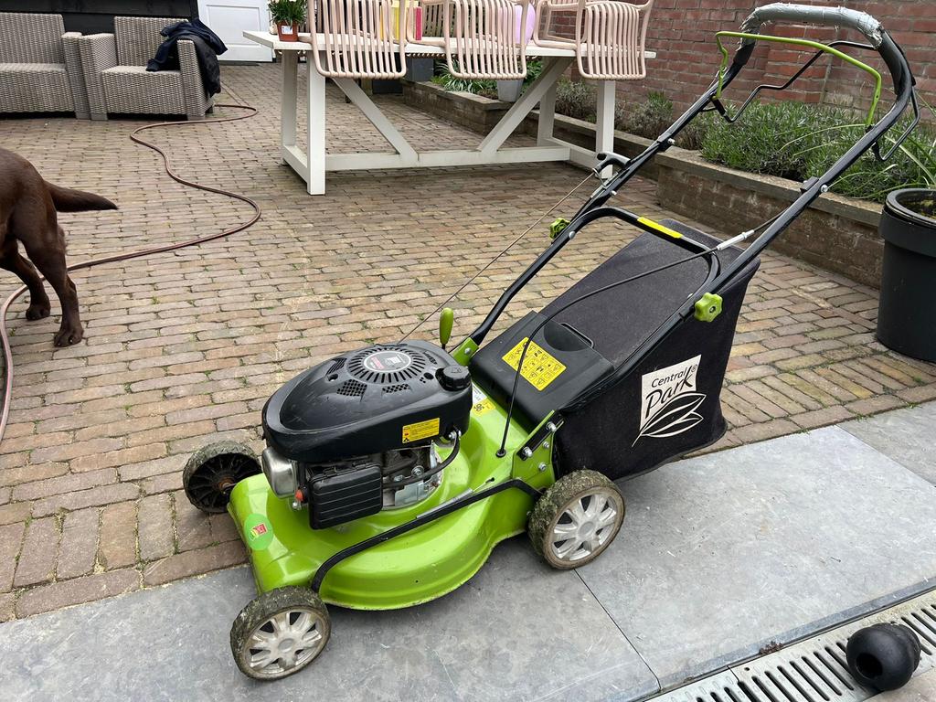Central Park Benzine Grasmaaier CPT9941DG - 41cm maaibreedte, Ophalen, Cirkelmaaier, Gebruikt, 40 t/m 49 cm