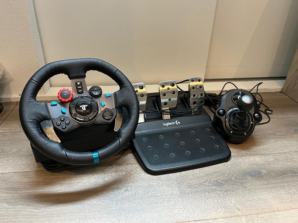 G29 Logitech + pedals + shifter 1x gebruikt aangeboden, Spelcomputers en Games, Ophalen of Verzenden, Zo goed als nieuw, Stuur of Pedalen