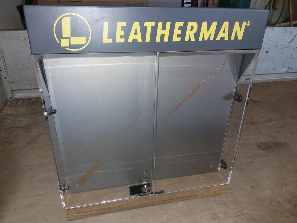 Leatherman vitrine deko reclame dealer, Ophalen, Lichtbak of (neon) lamp