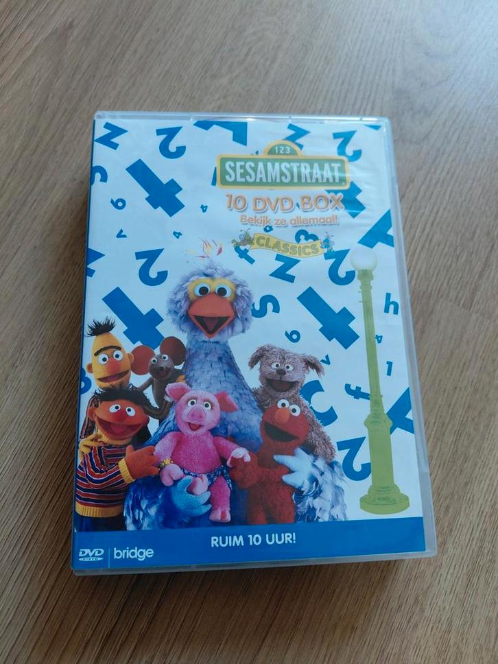 Sesamstraat 10 dvd Box. Ruim 10 uur., Cd's en Dvd's, Dvd's | Kinderen en Jeugd, Zo goed als nieuw, Tv fictie, Poppen, Boxset, Alle leeftijden