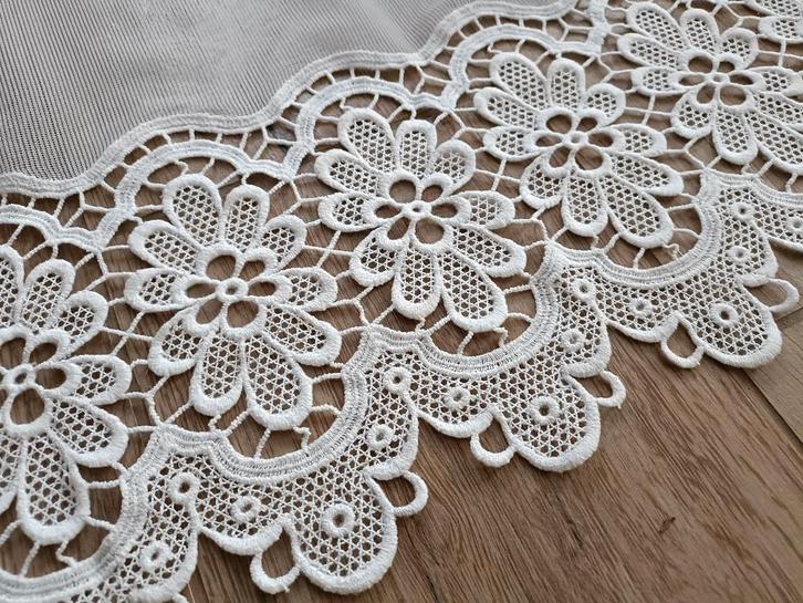 Vintage vitrage valletje geborduurd rand 5,5 mtrx70 cm (GG7), Huis en Inrichting, Stoffering | Gordijnen en Lamellen, Gebruikt