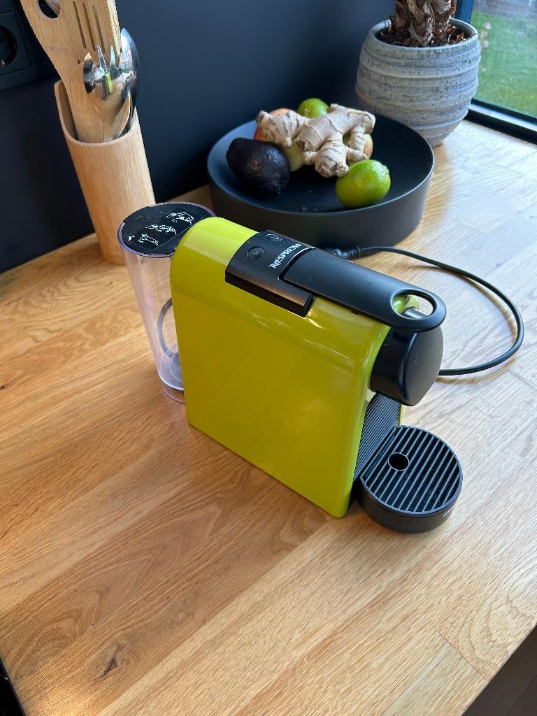 Nespresso apparaat uitstekende staat, Ophalen, Koffiepads en cups, Gebruikt, Espresso apparaat