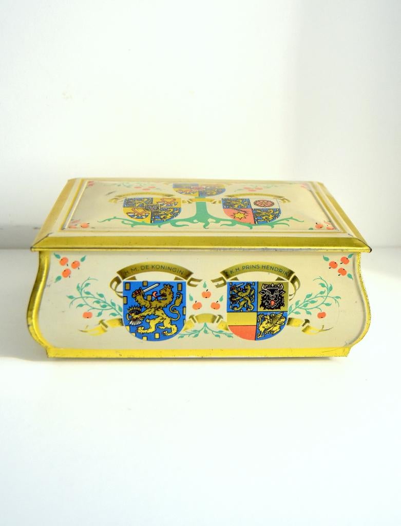 Koekblik gemaakt voor de geboorte van prinses Beatrix 1938, Ophalen of Verzenden, Gebruikt, Koek(jes)
