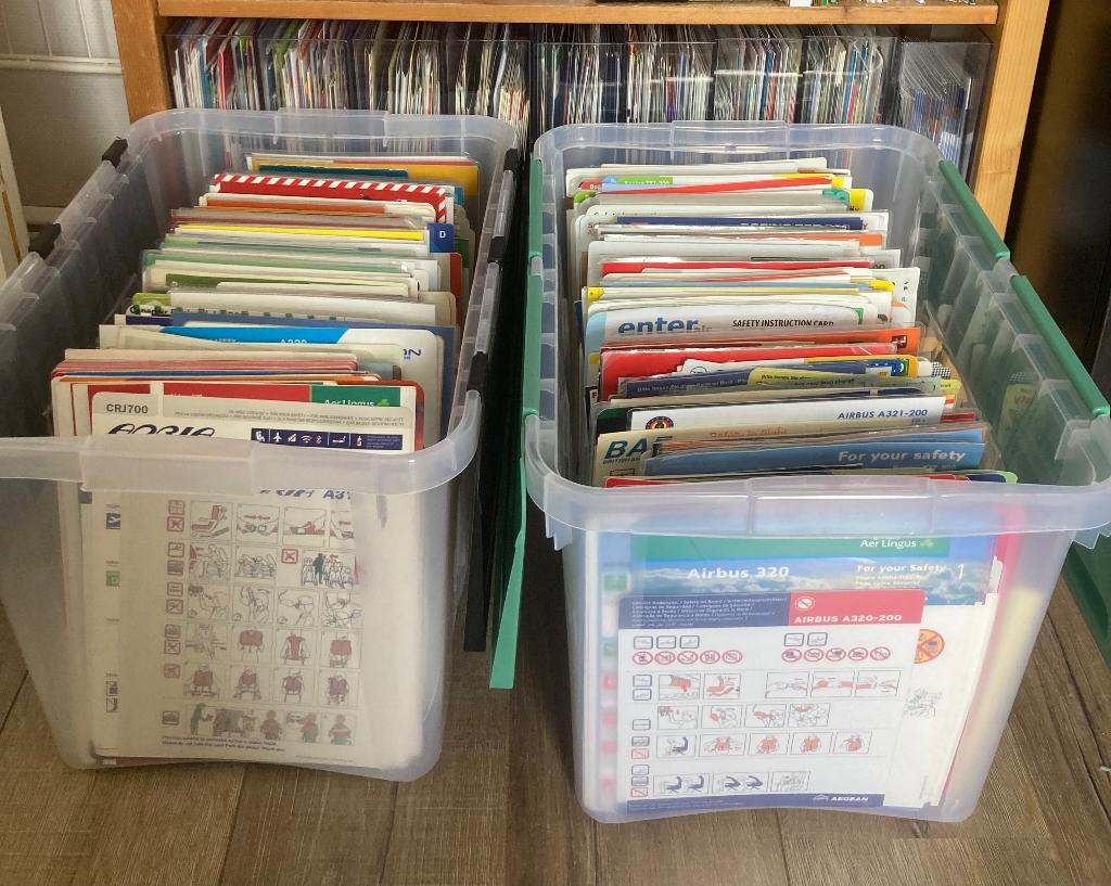 Meer dan 1100 vliegtuig kaarten / Airline Safety Cards, Verzamelen, Ophalen of Verzenden, Gebruikt, Kaart, Foto of Prent