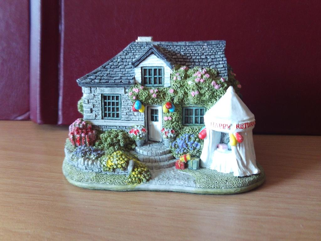 Lilliput lane - Many Happy Returns, Verzamelen, Ophalen of Verzenden, Zo goed als nieuw, Overige typen