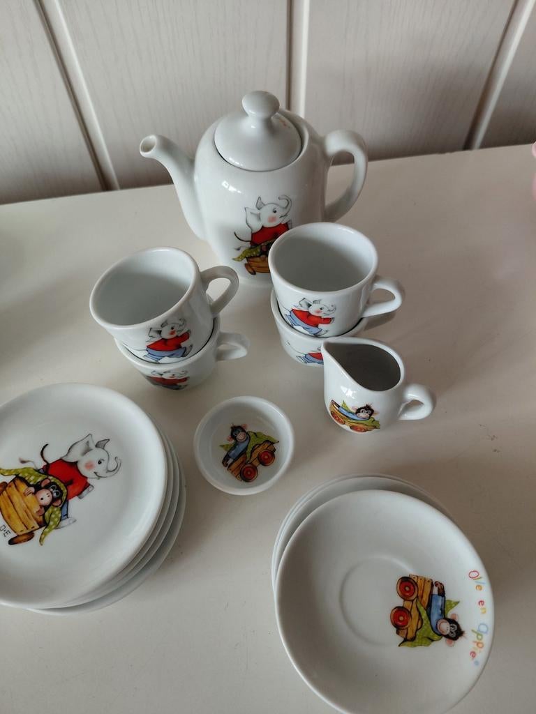 Kinder/poppen thee serviesje/oma/thee kransje, Verzamelen, Poppen, Ophalen of Verzenden, Gebruikt, Pop