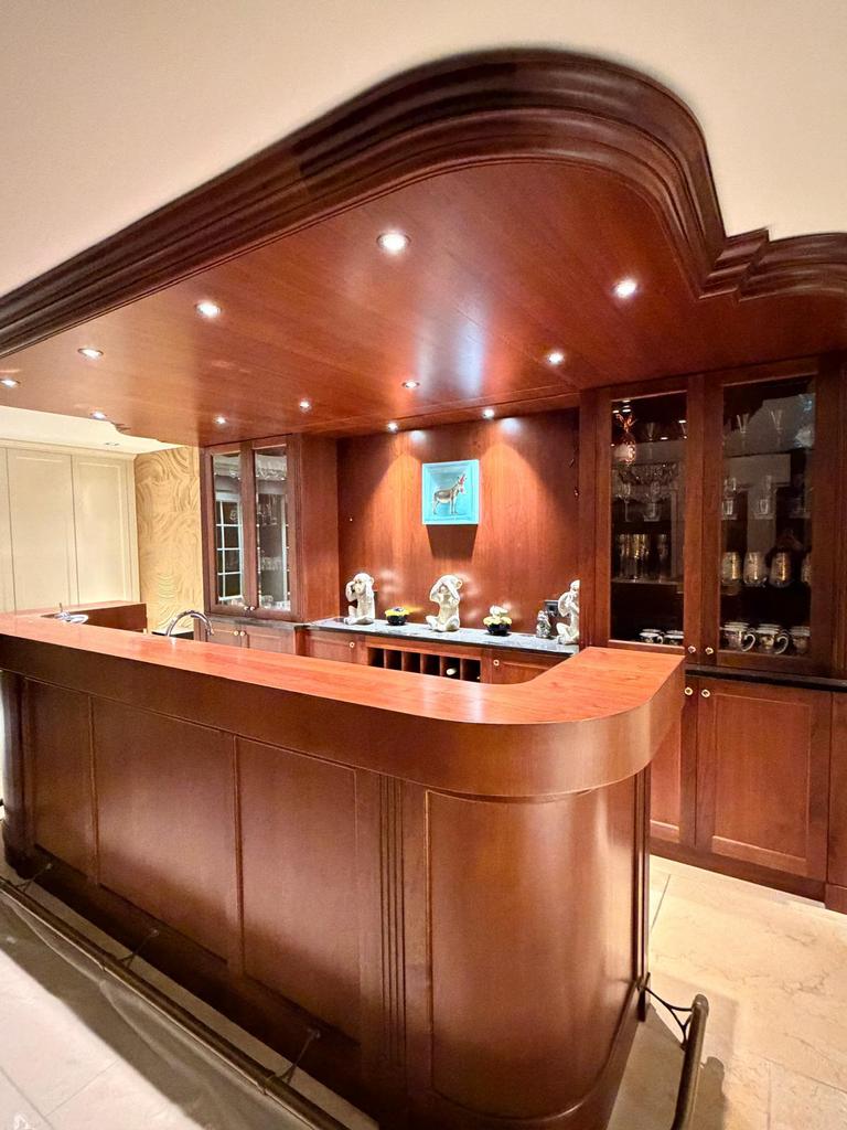 Exclusieve bar, Ophalen, Zo goed als nieuw