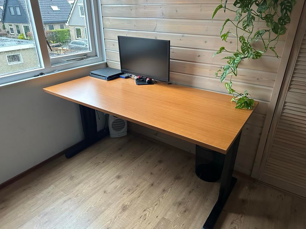 Bureau - 160x80x72 in hoogte verstelbaar, Zo goed als nieuw, Overige merken, Computerbureau, Overige materialen