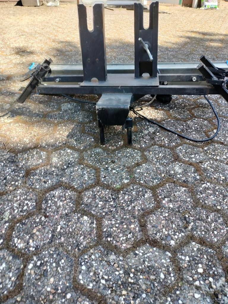 Oerdegelijke fietsdrager voor op de trekhaak, Auto-onderdelen, Ophalen, Nieuw