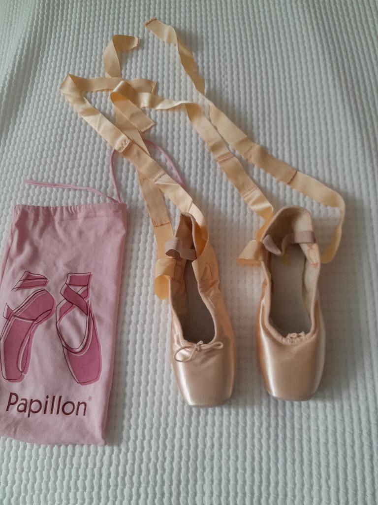 Spitzen, Bloch mt 4, Ophalen of Verzenden, Zo goed als nieuw, Schoenen