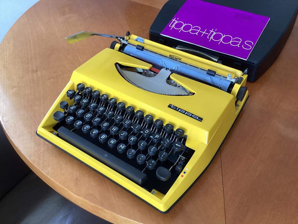 Typemachine Tippa+Tippas Triumph geel j 70 in prima staat., Diversen, Typemachines, Ophalen, Zo goed als nieuw