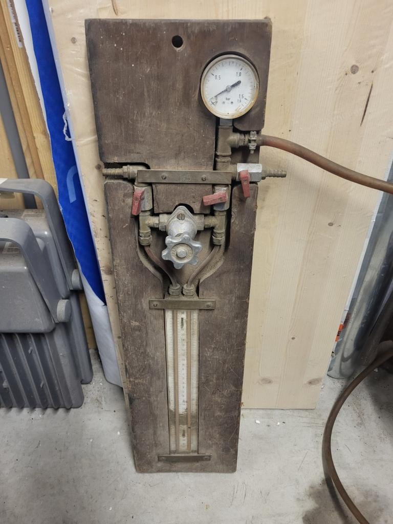 Retro gas druk meter, Ophalen