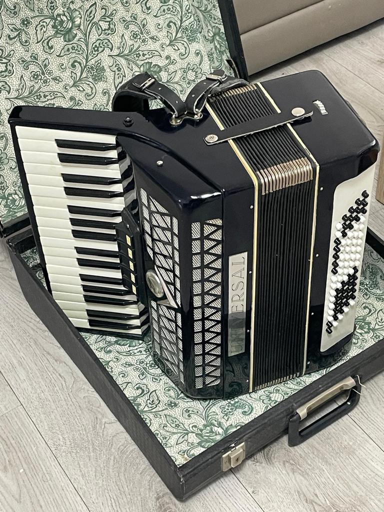 Accordeon Universal 80Bas, Ophalen, Zo goed als nieuw, Overige merken
