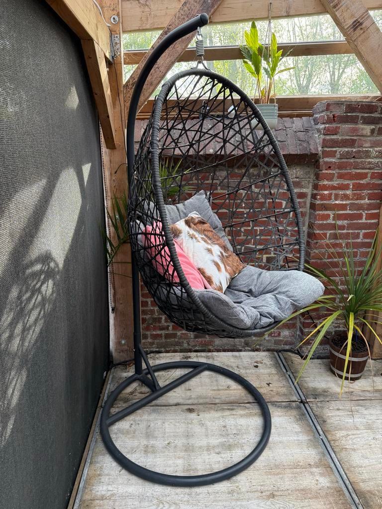 Hangstoel met kussen, Huis en Inrichting, Stoelen, Gebruikt, Zwart, Ophalen of Verzenden, Metaal