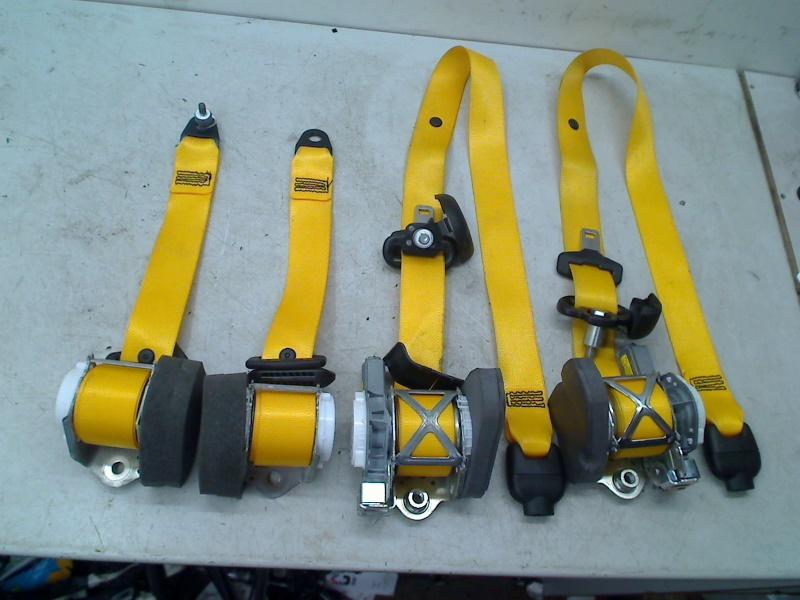 Gordelspanner Set geel Abarth 500/595/695 2020 735697167, Stellantis N.V., Gebruikt, Webaccessibility@stellantis.com, Taurusavenue 1, Hoofddorp 2132 LS, , Nederland