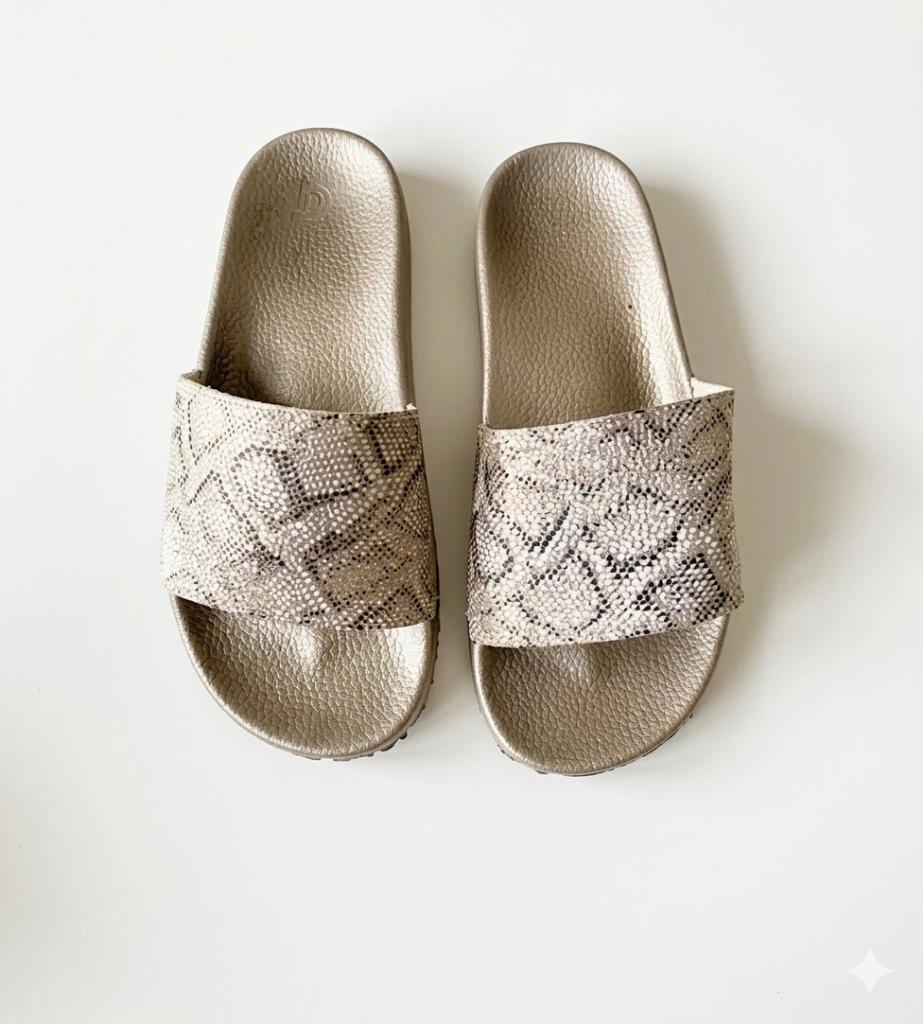 zand/goudkleur sandalen maat 37, Beige, Zo goed als nieuw, Sandalen of Muiltjes, Ophalen of Verzenden