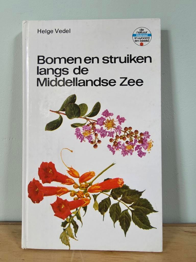 Vintage gids BOMEN EN STRUIKEN LANGS DE MIDDELLANDSE ZEE, Boeken, Natuur, Bloemen, Planten en Bomen, Helge Vedel, Ophalen of Verzenden