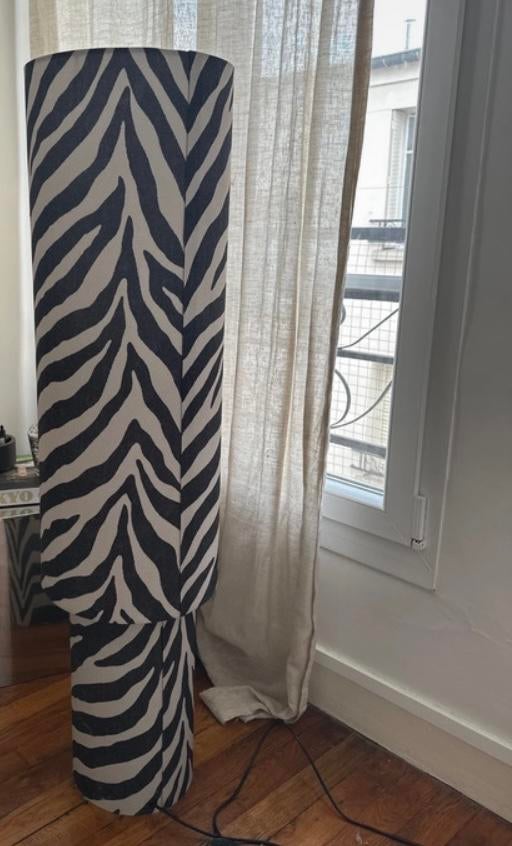 Gezocht: zebra vloerlamp H&M, Ophalen of Verzenden, Nieuw, Stof, 100 tot 150 cm
