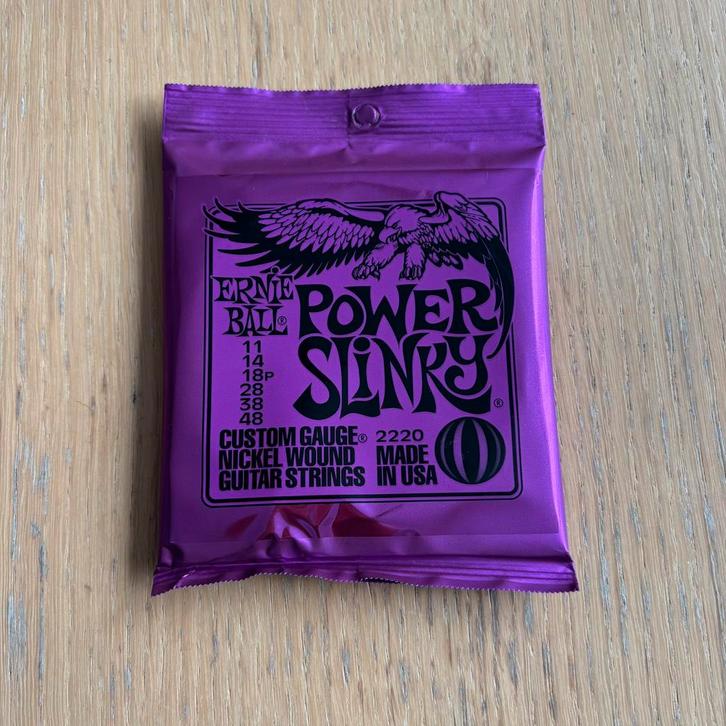 Ernie Ball Power Slinky 2220 011-048 set gitaarsnaren nieuw, Muziek en Instrumenten, Instrumenten | Toebehoren, Nieuw, Elektrische gitaar