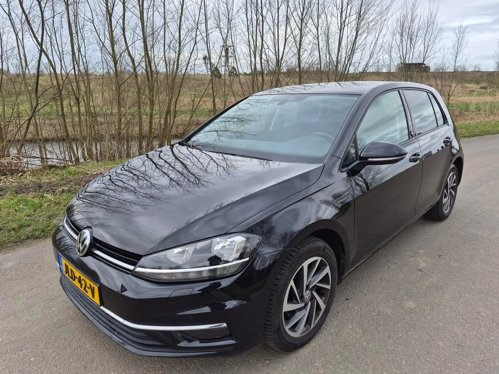Volkswagen Golf 7.5 1.4 TSI 125pk 5D 2017 Zwart, Auto's, Volkswagen, Voorwielaandrijving, Euro 6, 4 cilinders, Zwart