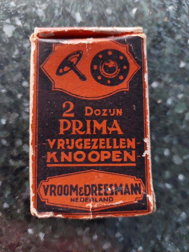 Oud doosje Vroom & Dreesmann knopen, Ophalen of Verzenden